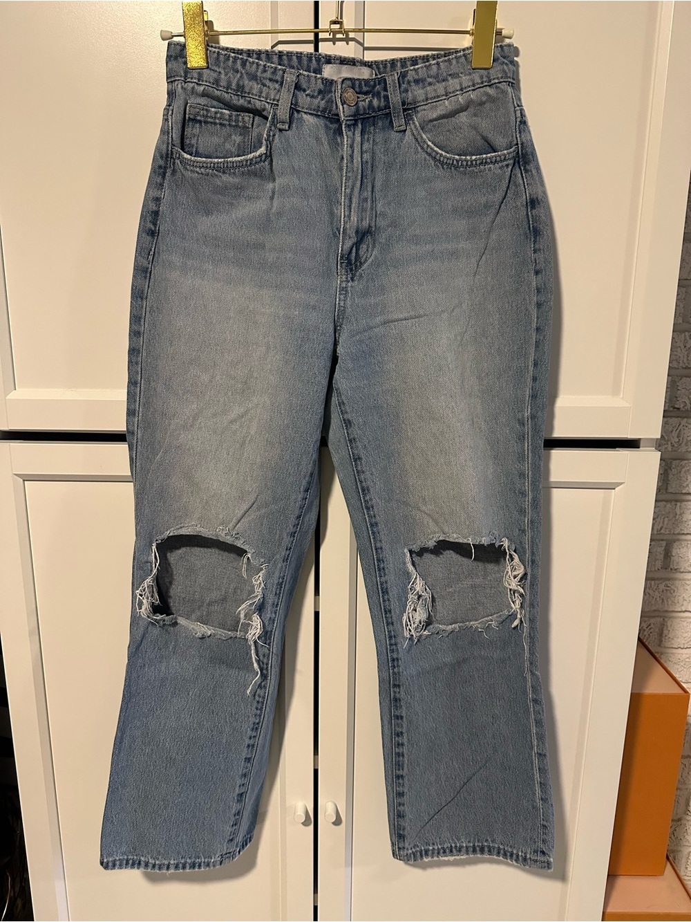 Women’s Straight-Leg Light Blue Ripped Jeans
